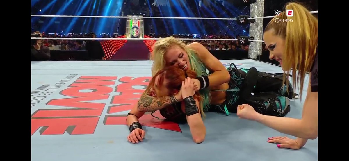 AJL1916's tweet photo. Jessica Carr looks fuckin happy seeing Becky in pain. This is clearly building towards a WrestleMania main event. 
#WWEClash https://t.co/Tffwv58Tw8