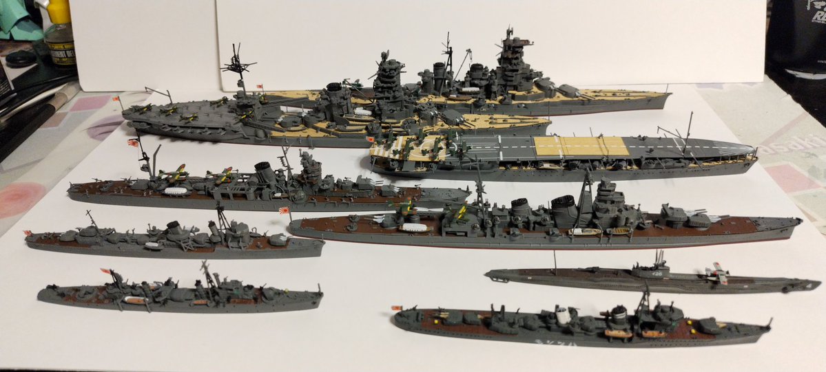 Machoman_Tuda2's tweet photo. #今月作ったプラモ晒そうぜ
塗装熱が出て旧海軍艦艇ばっか作ってた
1枚目 1/700 
戦艦 榛名 伊勢 、空母 鳳翔
巡洋艦  青葉 矢矧、駆逐艦 響 初霜 槇 
潜水艦 伊26
2枚目 1/350 アオシマ 伊41
3枚目 
アリュゼウス、バレト、ZプラスA1、フォースインパルス、白ガン、ザク、アスカ
4枚目 1/700 艦載機 https://t.co/7zDlIpPqEK