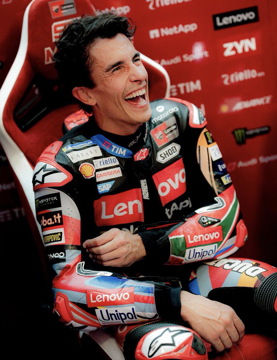 SSandraSoler's tweet photo. No ha disfrutado encima de la moto porque sigue en proceso de recuperación, pero yo de este fin de semana me quedo con esto: https://t.co/ONMR1ncOOG