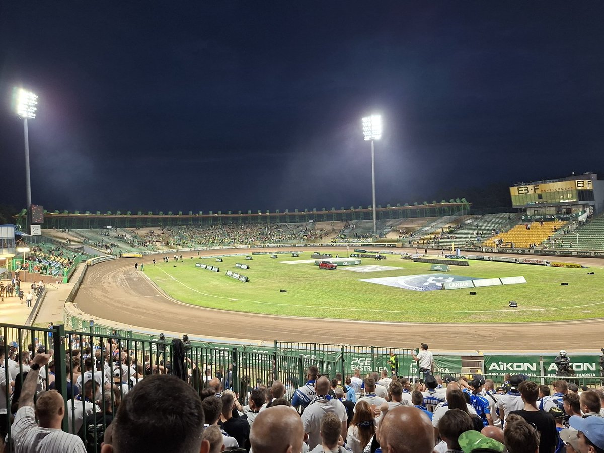 RotmanMateusz's tweet photo. I zrobili to zawodnicy Rafała Okoniewskiego i to w jakim stylu. Dziękuje <3 @UniaLesznoKS 
#ZIELES https://t.co/7URQZIQVr1
