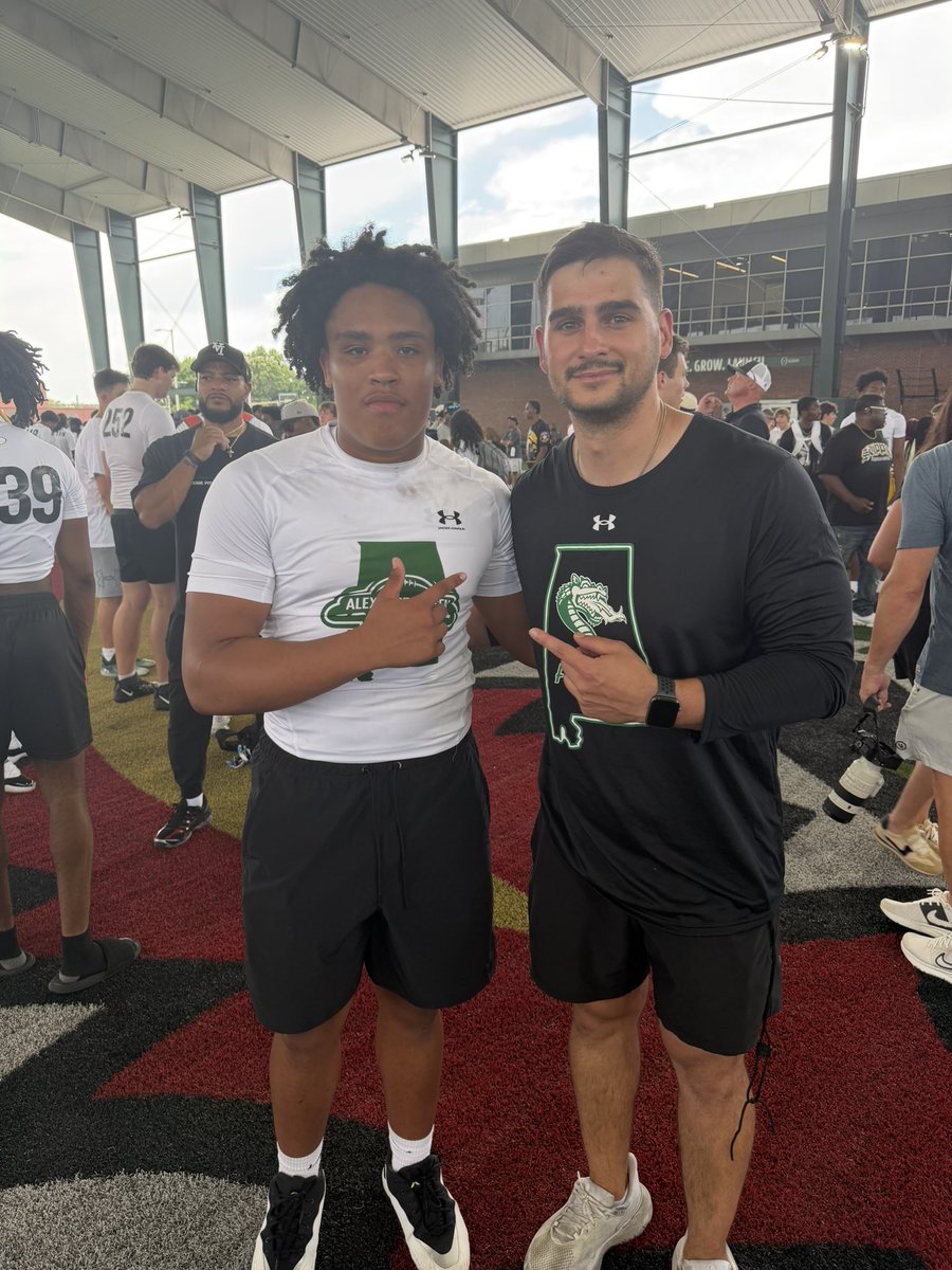 GraysonHar86489's tweet photo. Had a great camp today at the University of Alabama at Birmingham @CoachMarciano @UAB_FB @UABRecruiting @Ttown_FB @TtownVelo @coachhow3 @_CoachJD1 @Coach_Marin3 https://t.co/wyfXFVJLEC