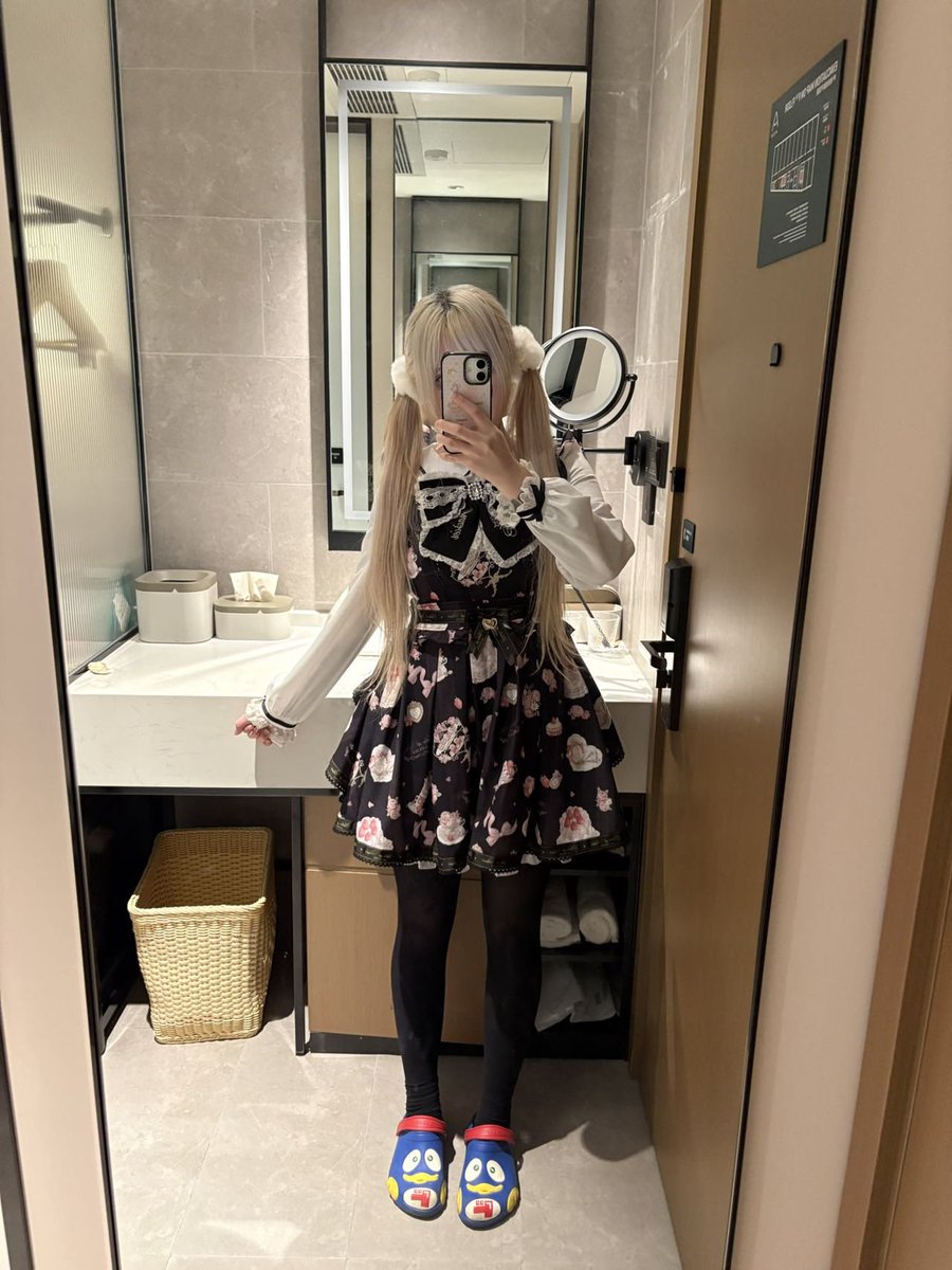 melody06owo's tweet photo. hello这里是天真痛 我的置顶被下架了所以不发价格表了接线下看营业图私 坐标福州 验证30米 可去别的地方 非常缺钱的小女孩 https://t.co/QbtWu15QoP