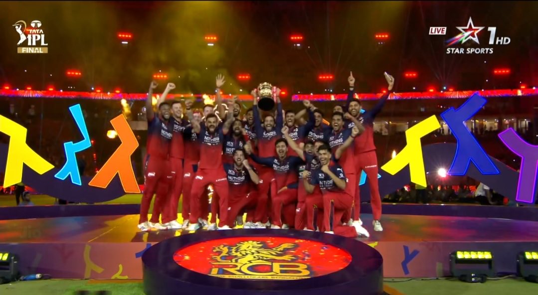 ImNitish01's tweet photo. मैने तो पहले ही कहा था, विराट मनुष्य नहीं कोई अवतार हैं।।
🎉🏆💪👑 https://t.co/qXZf3tZC28