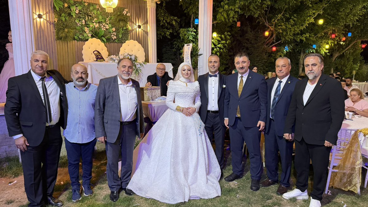 SAITBASDAS's tweet photo. Kıymetli dostumuz Hasan Akçay’ın biricik oğlu İsmail ile Sedanur kardeşimizin bu anlamlı ve mutlu günlerinde yanlarında olmaktan büyük mutluluk duyduk.

Genç çiftimize bir ömür boyu sağlık, huzur, mutluluk ve bereket diliyor; ailelerini tebrik ediyoruz.

Allah birlik ve beraberliklerini daim eylesin.