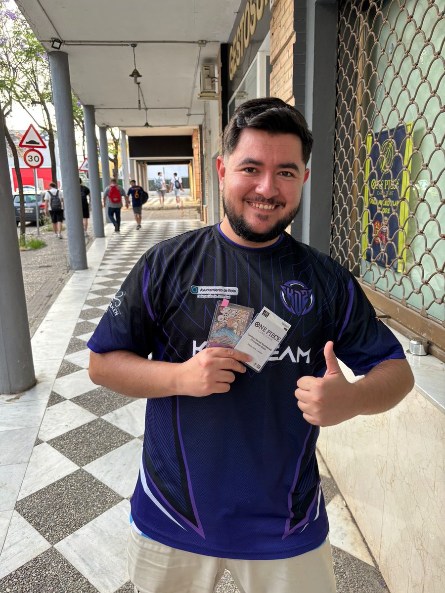 KDZTCG's tweet photo. Vaya fin de semana para el equipo!
@SilverOnePiece @KDZJulioCPR y @Grande_Chipy se proclaman ganadores de unos Extra Grand Battle (y encima una manga de por medio 😈😈)
Lo advertimos: cuando empecemos no nos van a parar. 
Next station is... TOULOUSE. https://t.co/YmFKYoB5tt