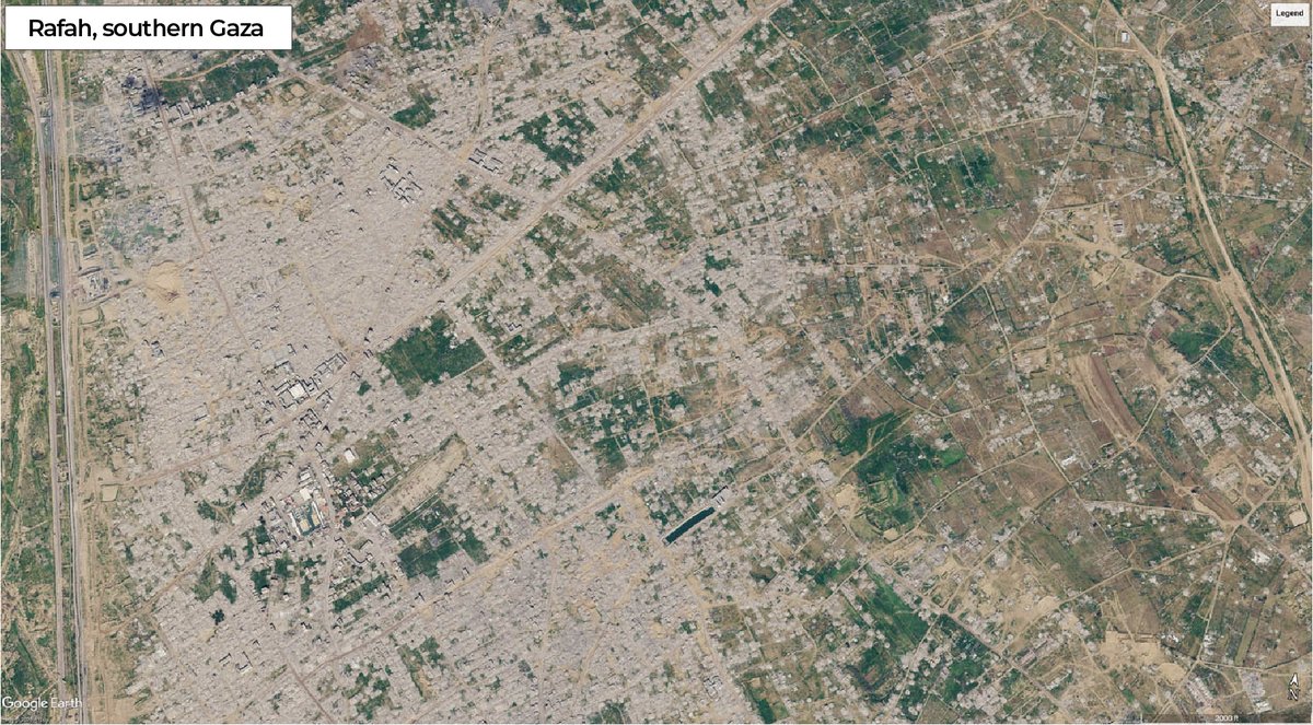 AJEnglish's tweet photo. Thread 🧵 

Satellite images show the erasure of southern Gaza as Prime Minister Benjamin Netanyahu orders the Israeli military to occupy 70% of the besieged enclave. https://t.co/TqM9XSFMqc