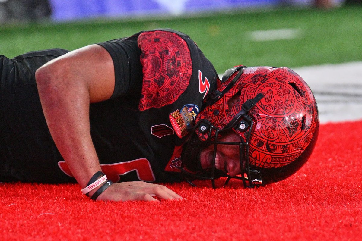 NFLDraftSi's tweet photo. There's still 13 more Saturdays until College Football is back.

Today, I watched re-runs of the New Mexico and Texas Bowls. I'm not doing well. I am however, high on both SDSU and Houston this year.

Dublin cannot come quick enough. https://t.co/lwUjBGLfFb
