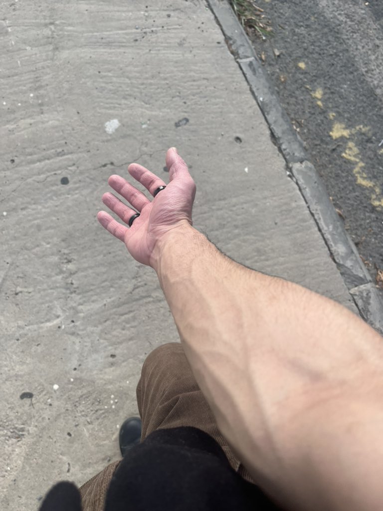 batjot_'s tweet photo. i got a wild question from a friend like “have you ever choked someone with that hand” 

😭😭 https://t.co/AHLOgpIwLJ