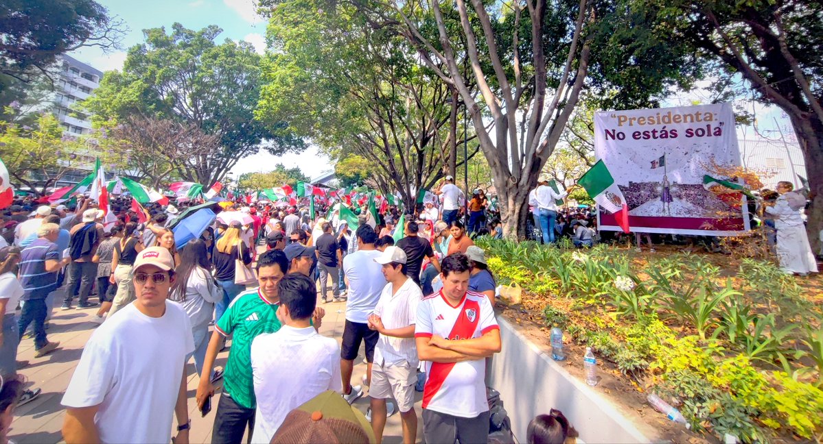 eltemagv's tweet photo. Muy emotivo ver a tanta gente en las calles de Guadalajara apoyando a nuestra Presidenta @Claudiashein y defendiendo la transformación y la soberanía de México 🇲🇽

#ClaudiaDaResultados #NoEstasSola https://t.co/3DVG6cuDeY