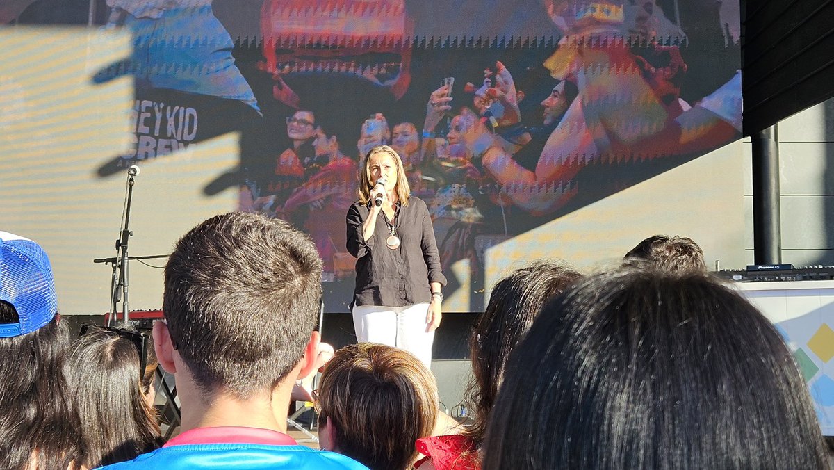 LuisaSanchzVigo's tweet photo. Pistoletazo de saída do @GaliciaFest, que se celebrará no Peirao de Transatlánticos o 26 e 27 de xuño 🎶

Como antesala do festival, Hoxe desfrutamos da actuación de Miriam Rodríguez, dunha animada sesión DJ, sorteo de abonos e a presentación dos horarios   

Xa falta menos! https://t.co/Jx1j5thjkb