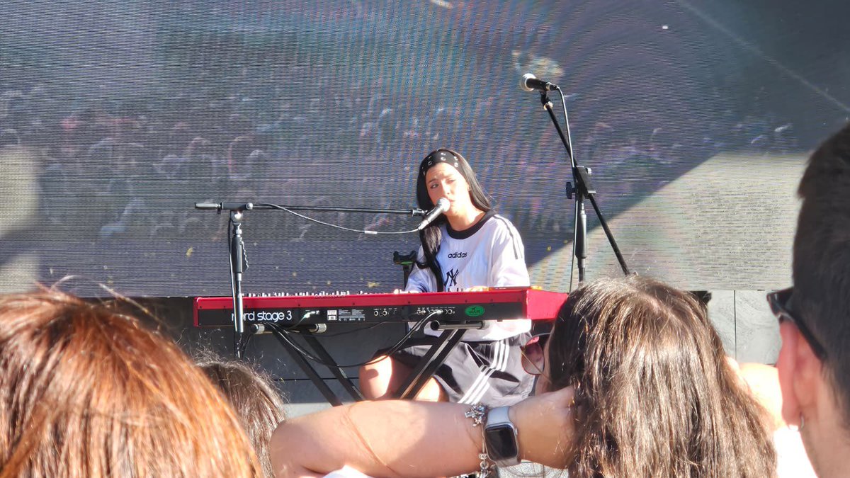 LuisaSanchzVigo's tweet photo. Pistoletazo de saída do @GaliciaFest, que se celebrará no Peirao de Transatlánticos o 26 e 27 de xuño 🎶

Como antesala do festival, Hoxe desfrutamos da actuación de Miriam Rodríguez, dunha animada sesión DJ, sorteo de abonos e a presentación dos horarios   

Xa falta menos! https://t.co/Jx1j5thjkb
