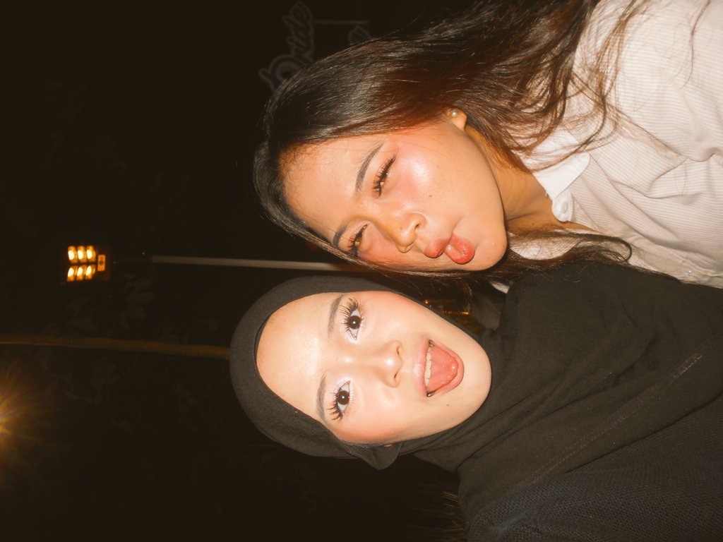 llweelyn's tweet photo. ibarat sashfir &amp; amanda zahra https://t.co/qBnZEU9mtP