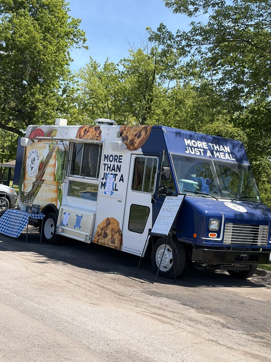 TwolvesTourneys's tweet photo. Thanks to the @ktmeals for spending their weekend with us at Sheridan Park! 💪🏻 https://t.co/i8kmq2C1FH