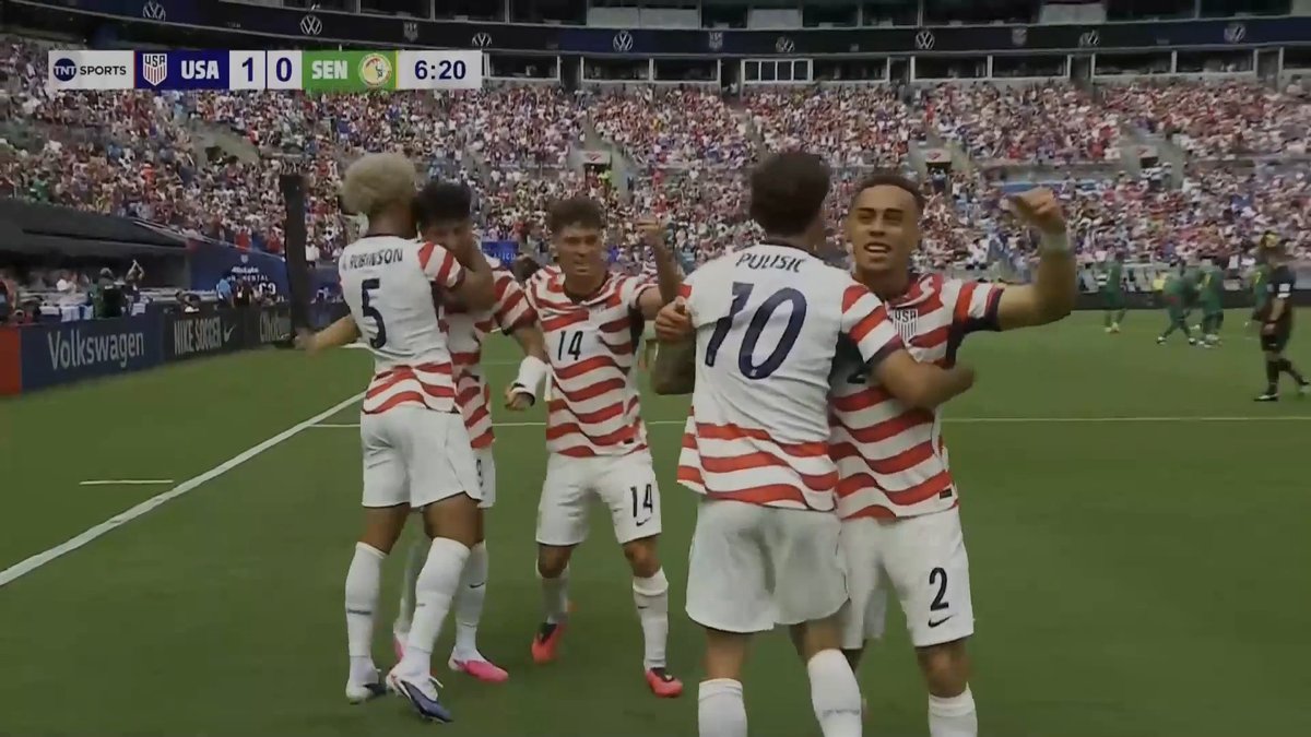 FOXSoccer's tweet photo. PULISIC ➡️ DEST 🇺🇸

@USMNT find the opener against Senegal https://t.co/Fi0642DGo2