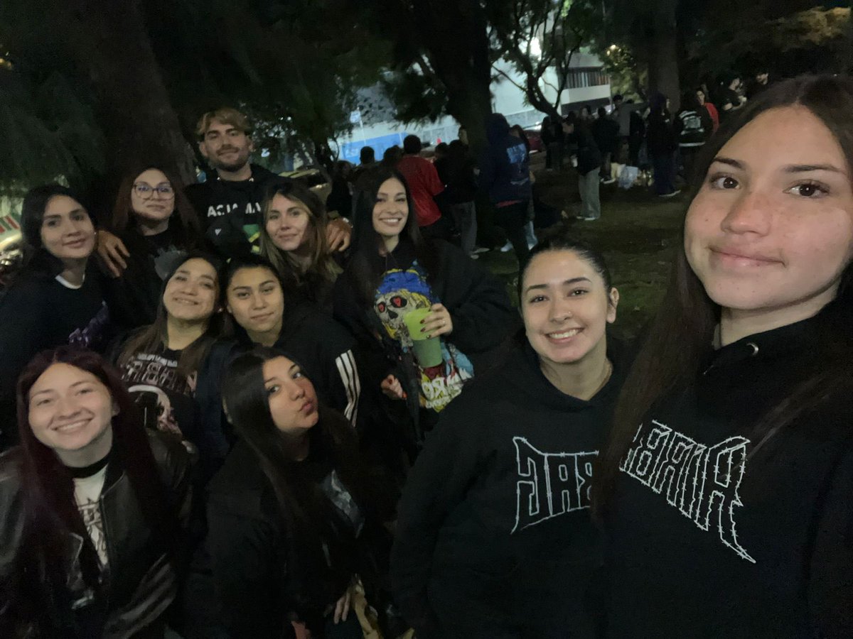 lupatanee's tweet photo. compartir con los que queremos ❤️❤️❤️
gracias por otro gran encuentro más https://t.co/23BvX1nOfu