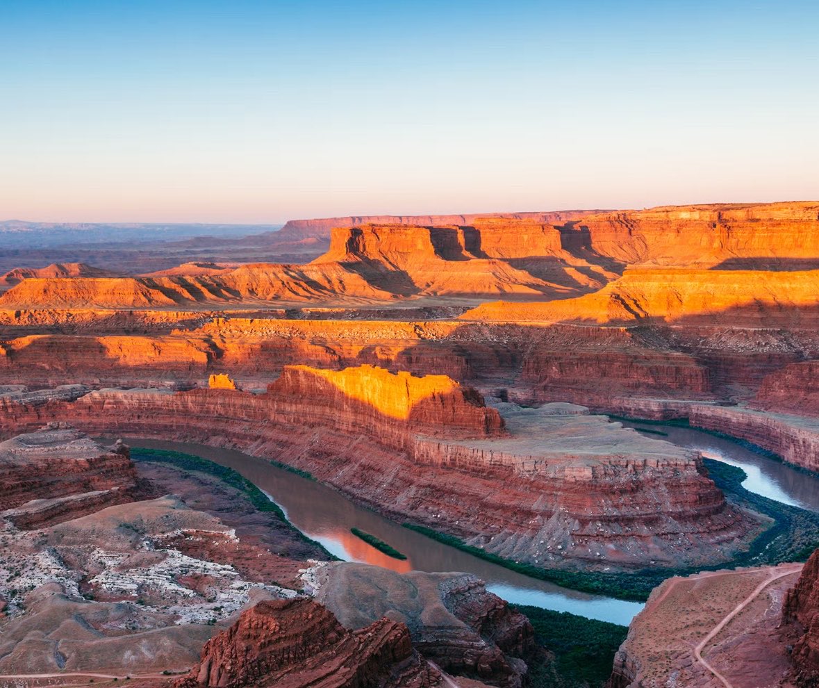 dbess16's tweet photo. @AZBackroad @hoss_actual_ It’s not though, for as someone who has been to countries in 5 out the 7 continents, there might be some places that have nicer views but not as many deferent ones as the US. These photos don’t even include our(deserts, rainforests, beaches) https://t.co/4z9IQ3NCk7