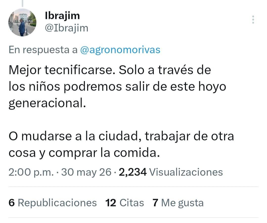 DiputadoChocol1's tweet photo. El hermano de Bukele dice que los agricultores arruinan el campo, que mejor dejen eso y que se vengan a la ciudad a buscar otro tipo de trabajo para ganarse la vida. Pendejo, sin agricultura no hay vida. https://t.co/CdFvcHIjuB