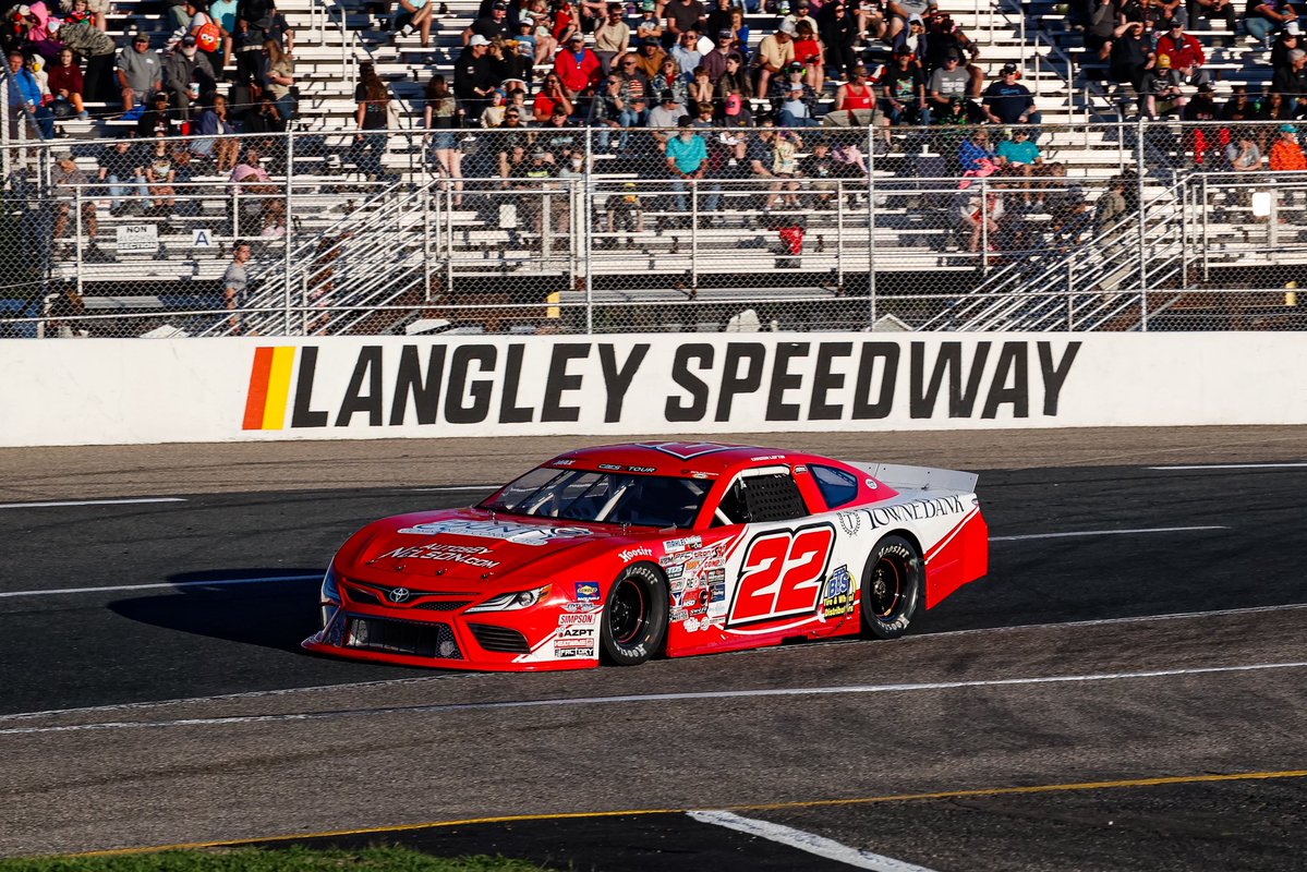 CarsonLoftin's tweet photo. 6th at @LangleySpeedway with @TowneBanking and @TeamNelson22. https://t.co/r6mUFLEFAD