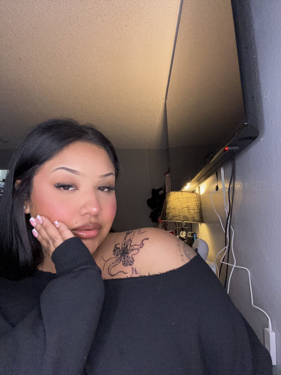 T🏆💋 tweet media