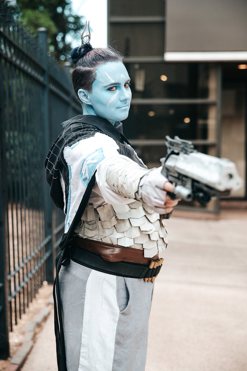 Silver_Siphon's tweet photo. I don’t post my art here for reasons, but have a cosplay pic instead.
#destiny2 #destiny2cosplay #huntervanguard #crow https://t.co/I7JC9SvFSv