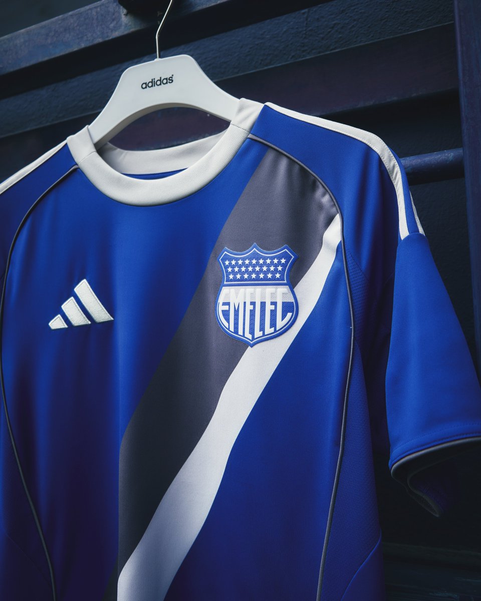 CSEmelec's tweet photo. ¡Hermosa! 🔵💙

Una vez más, lista para el Capwell.

👦 Menores de 12 años ingresan gratis.

🎟️ Adquiere tu entrada:
🏟️ Boleterías del estadio
🏢 Almacenes España
💻 https://t.co/vvJuPuQpfo

#VolviendoASerEmelec 🔵 https://t.co/ZJezcyQ7gT