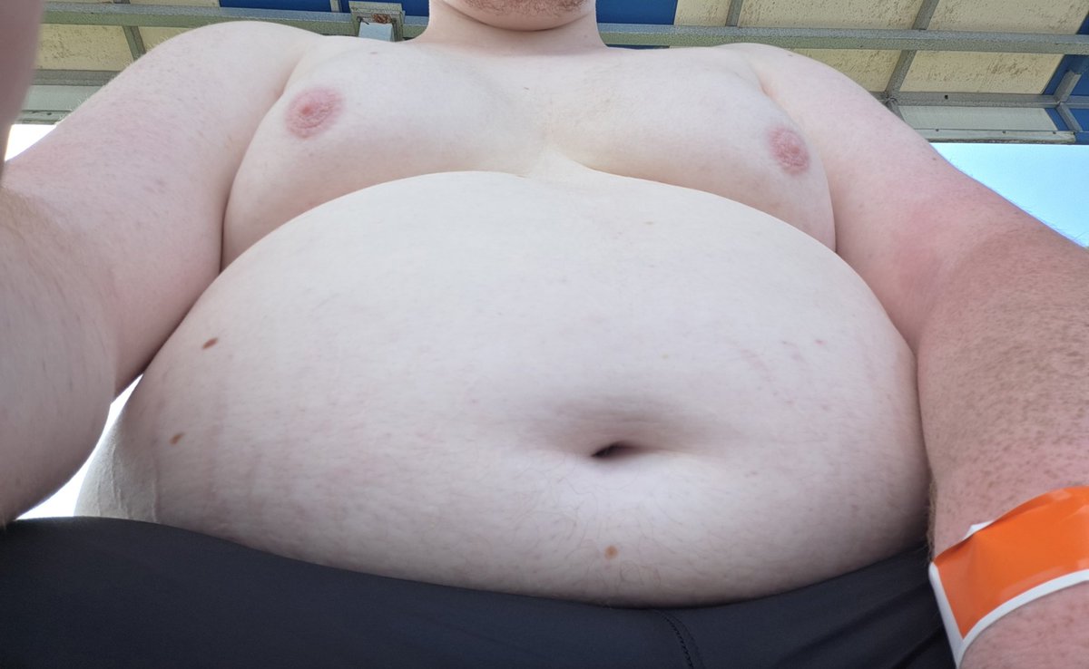 alt_for_fat_art's tweet photo. Waterpark belly. https://t.co/mmh9xjyiqv