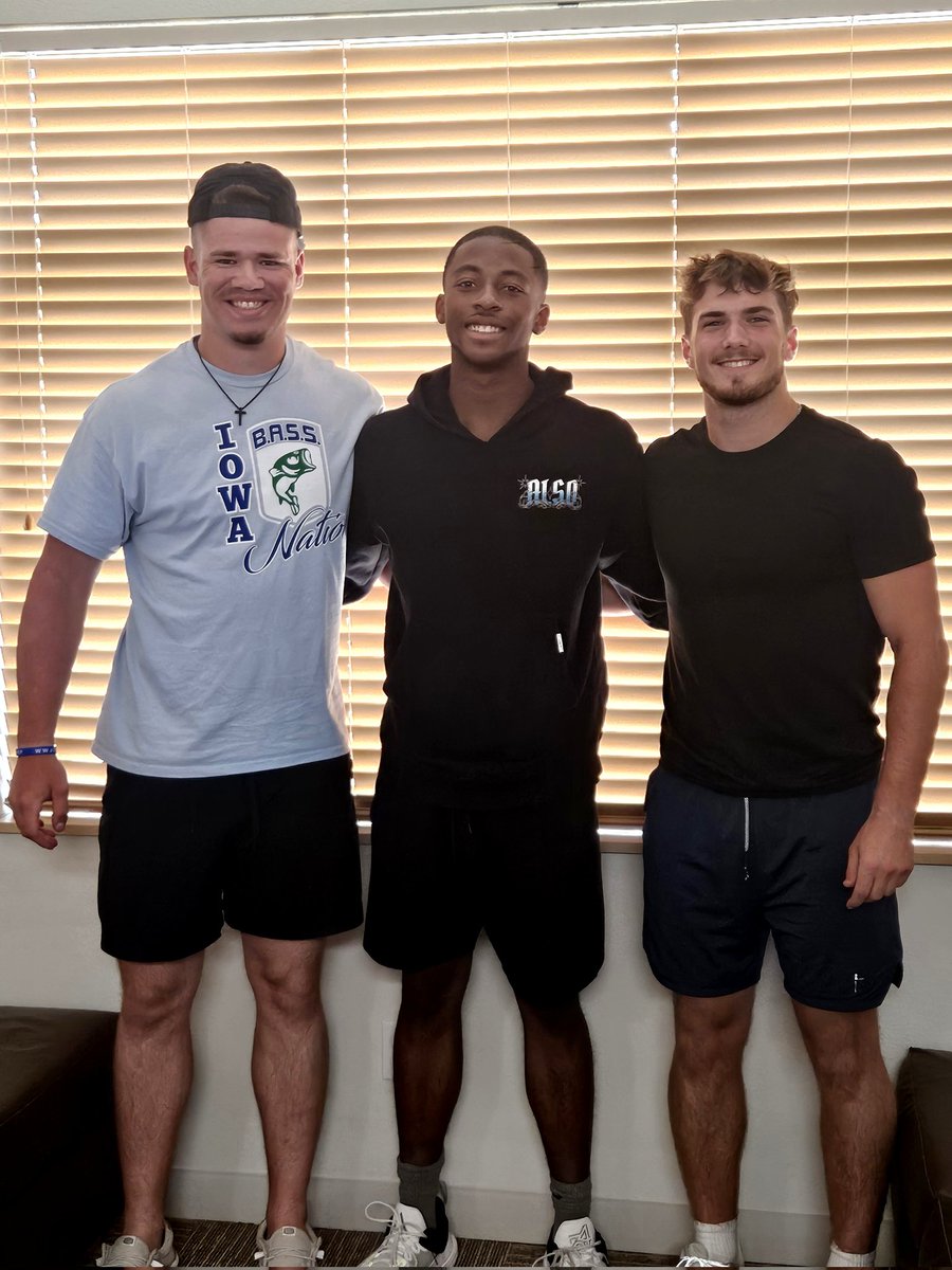 NicoleUbben's tweet photo. Just left a huge piece of my heart in Des Moines. Take care him and his teammates @DrakeBulldogsFB 
You got some great ones here. Beyond proud of you, Jaden. 💙 https://t.co/t3P8sYWGaH