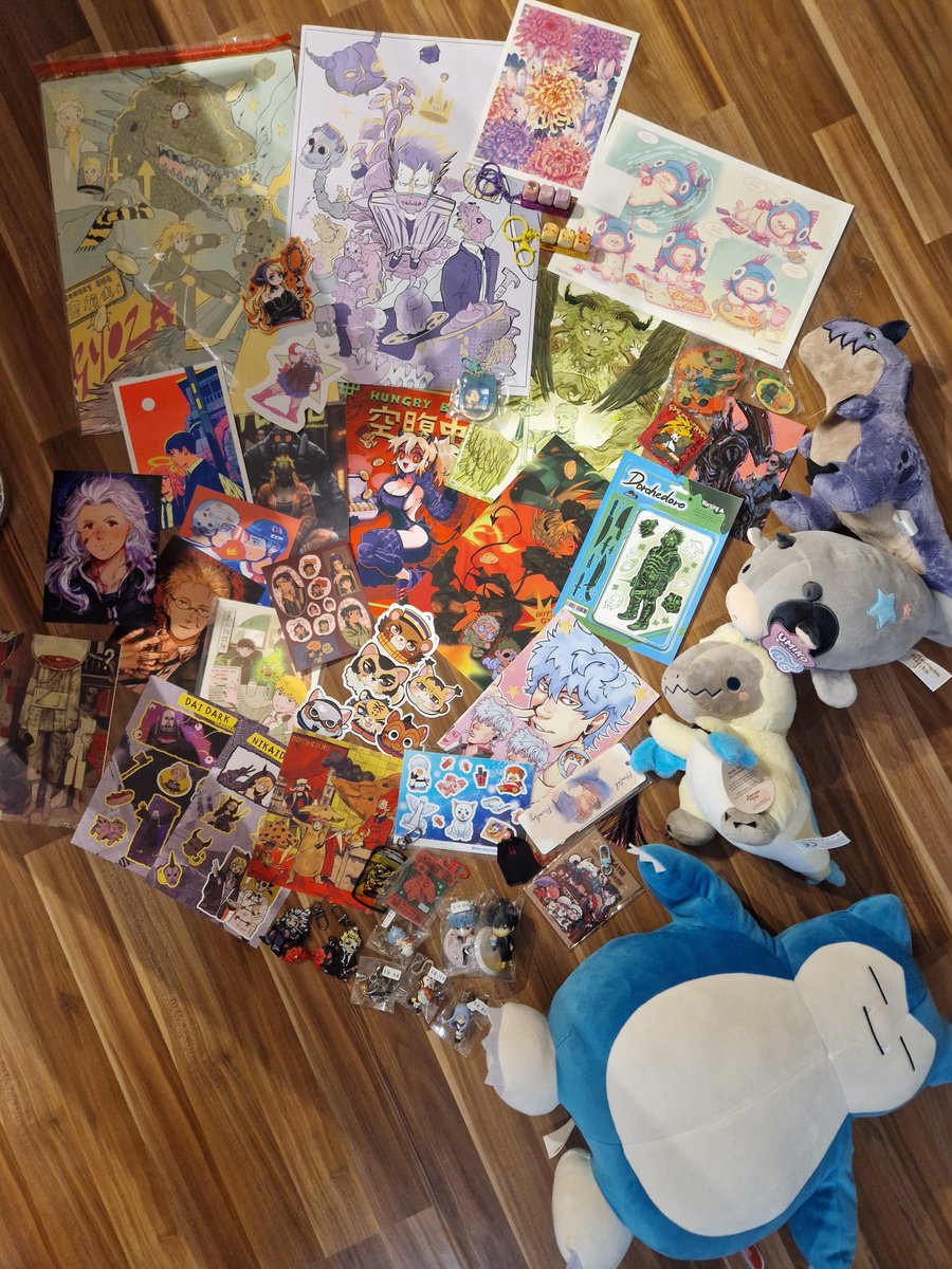 Miliness's tweet photo. Such an amazing time at Dokomi! And so much Dorohedoro merch 🔥, had an incredible time hunting them down. Even found some Gintama 🥹💚. And all the love for Delicious in Dungeon 💚💚💚. This con is such a treasurehunt. https://t.co/3kIOKGmEd0