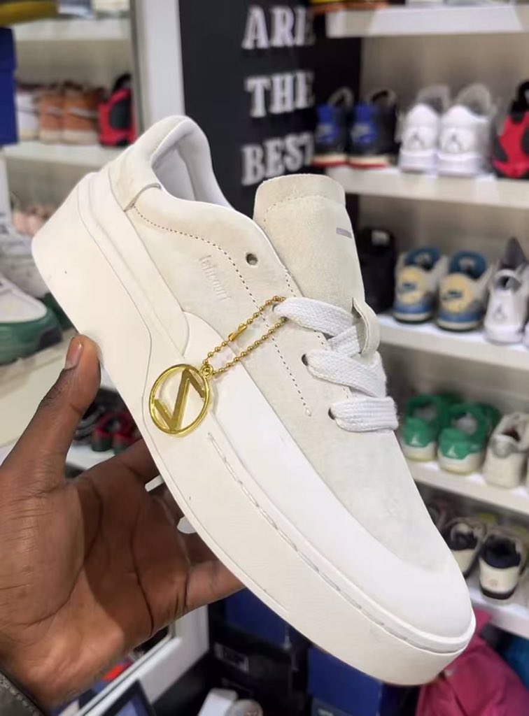 OMARIONNEIMA's tweet photo. Quality sneakers available in sizes 40-45
Call/WhatsApp 0782771370 for all your orders and deliveries 📦 https://t.co/LzcygHb3v4