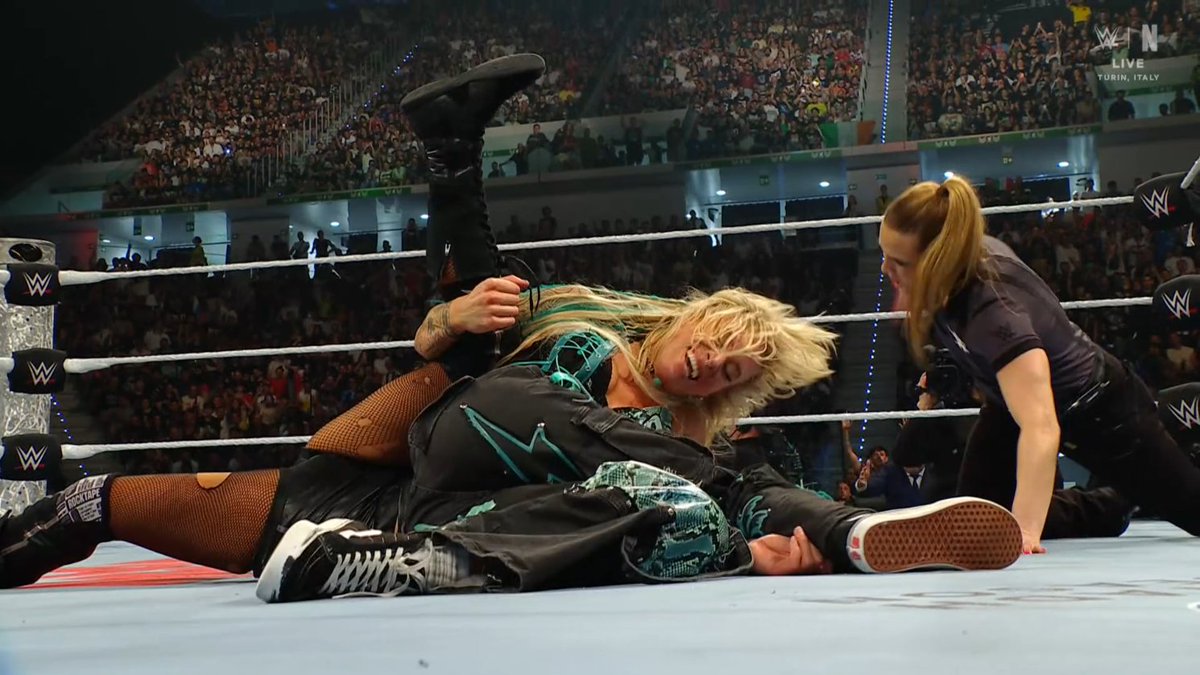 WrestleFeatures's tweet photo. HOLY SHIT!

SOL RUCA WINS THE IC TITLE! https://t.co/sc4IYQr79b