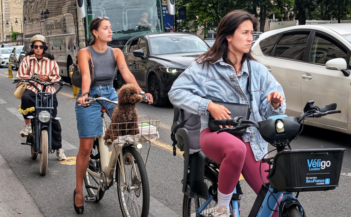 GaryHershorn's tweet photo. Sunday in Paris #paris https://t.co/evVu4wsWQk