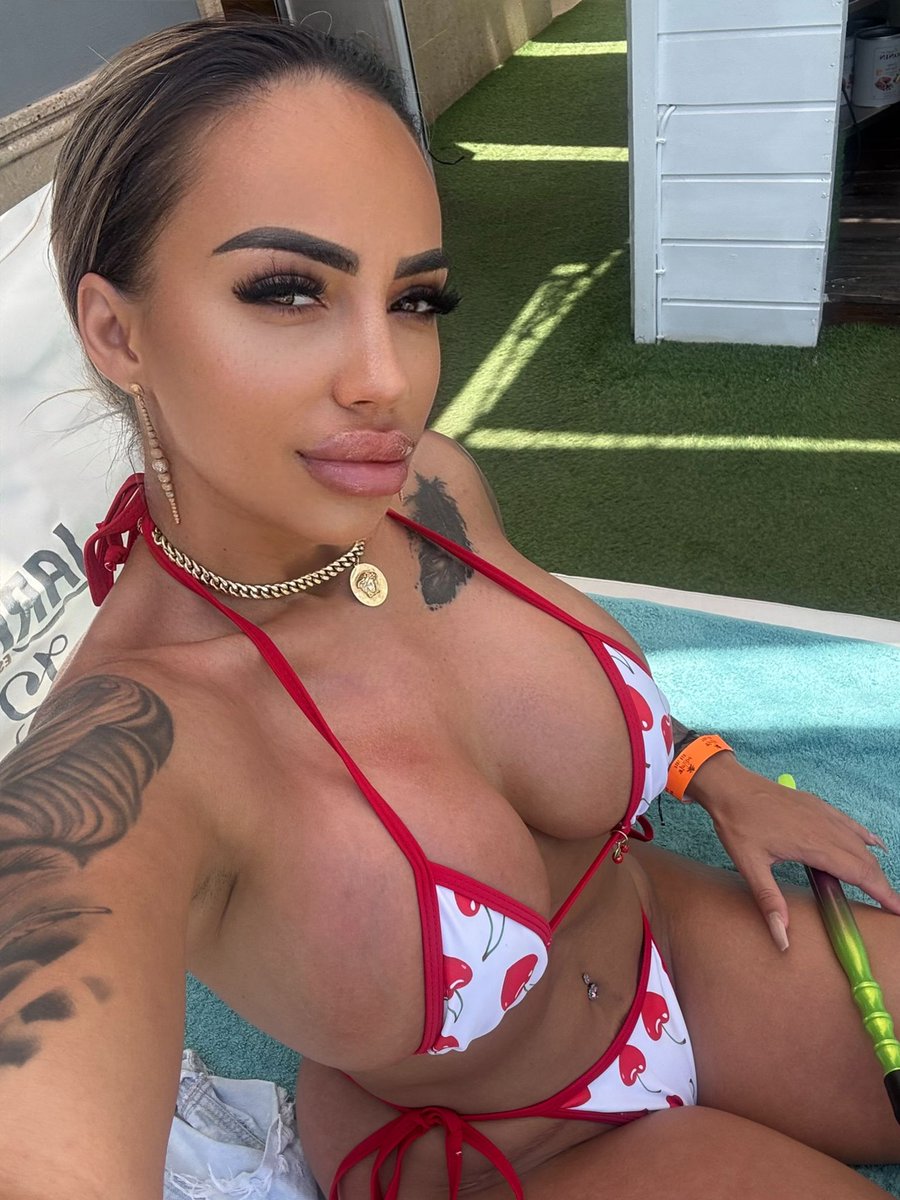Cristina Georgiana tweet media