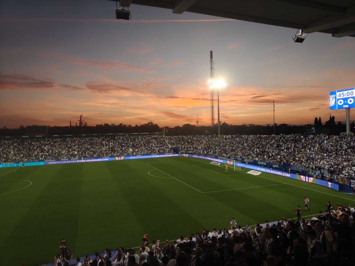 NELDAILEGA's tweet photo. El atardecer es cojonudo pero yo sigo sintiendo vergüenza https://t.co/Kiic4YdpJQ