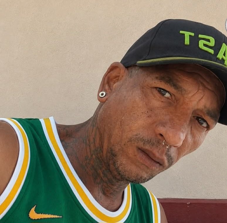 AsicSomos's tweet photo. Trabajador por cuenta propia ErickAlainChangPadrón se encuentra recluido en Villa Marista,cuartel de la policía política secreta #LaHabana su arresto se produjo tras negarse a acatar las órdenes d suspender sus publicaciones criticas en redes sociales. La #ASIC🇨🇺 pide su libertad https://t.co/M7TwLM0cfh