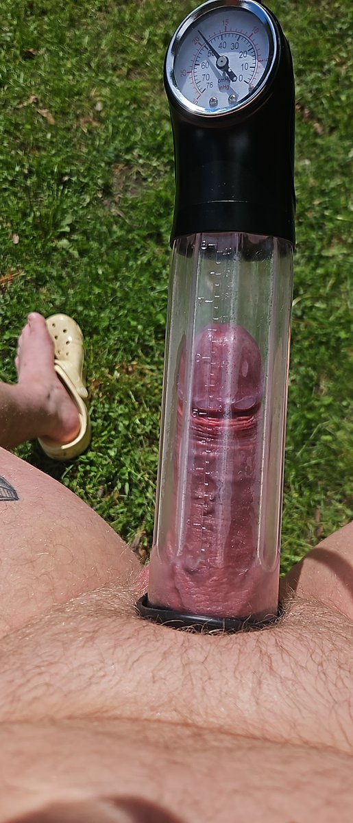 aloneathome29's tweet photo. Thank god for summer. Missed pumping my cock in the backyard. #gaymtl #mtlgay #gooner #pumpedcock #pumpedpenis #outdoor #feet https://t.co/GYd4Xvn2hA
