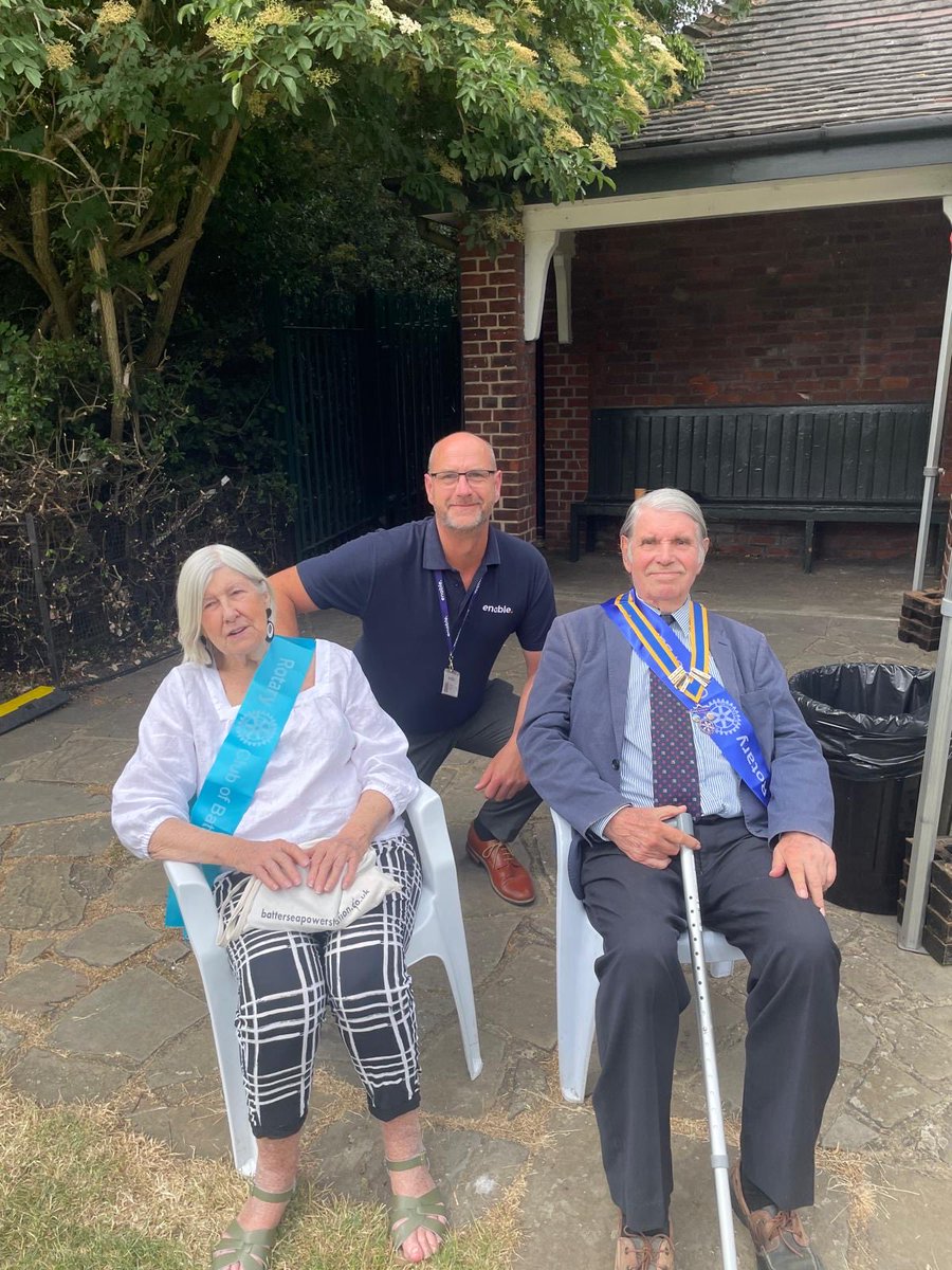 RotaryBatPk's tweet photo. Over 200 children enjoyed a magical day at our Teddy Bears’ Picnic 🧸☀️
Puppet shows,animals,bubbles,books &amp; teddy bears - and so much fun they didn’t want to leave!
Huge thanks amazing volunteers @PutneyRotary @Enable_Events💛@WandsworthMayor 
#Battersea #Community #rotary https://t.co/gqQDzgq1Zp