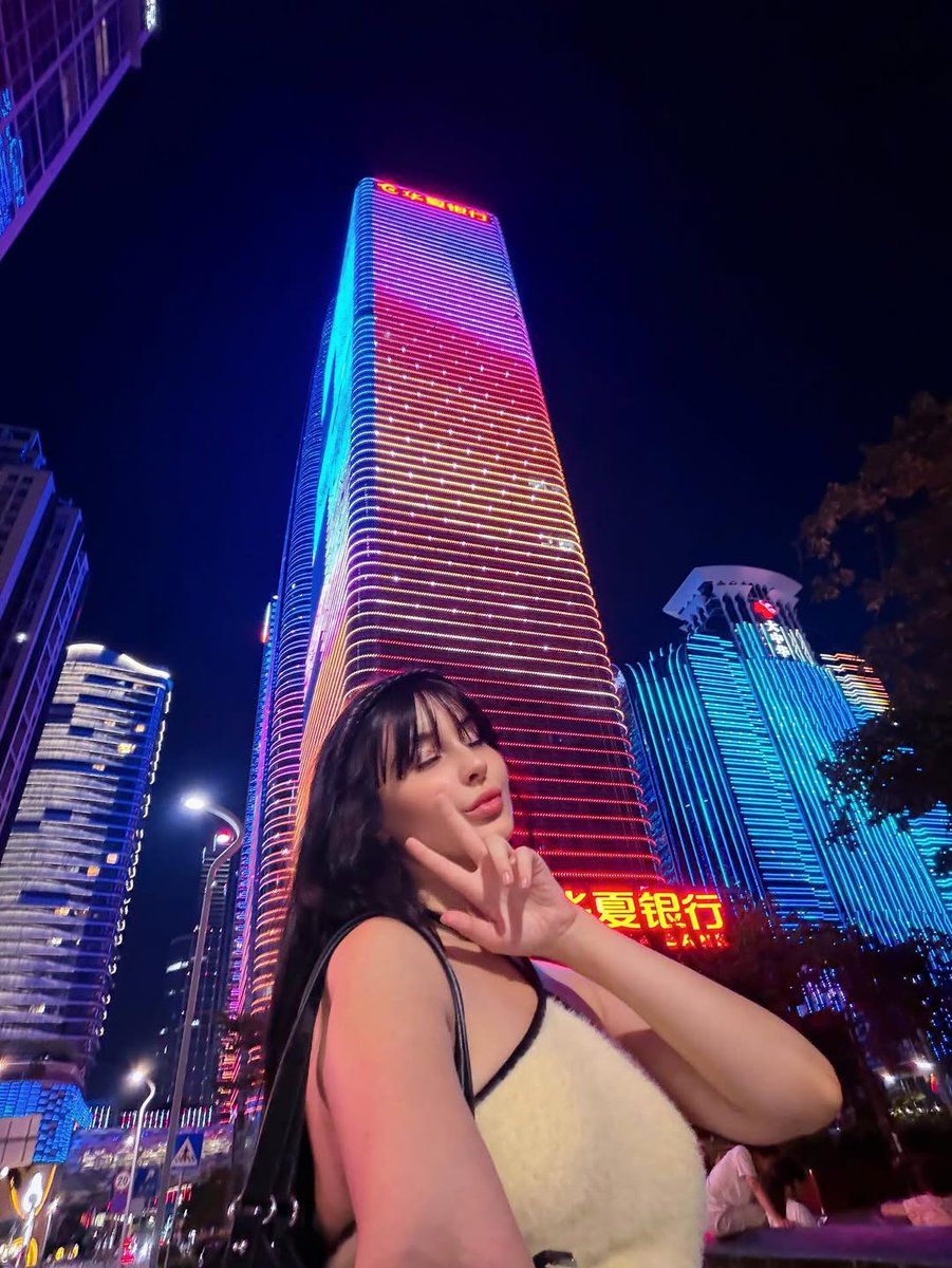 _allison_fion's tweet photo. A little sparkle from the skyline. ✨ https://t.co/0N6ERsgztq