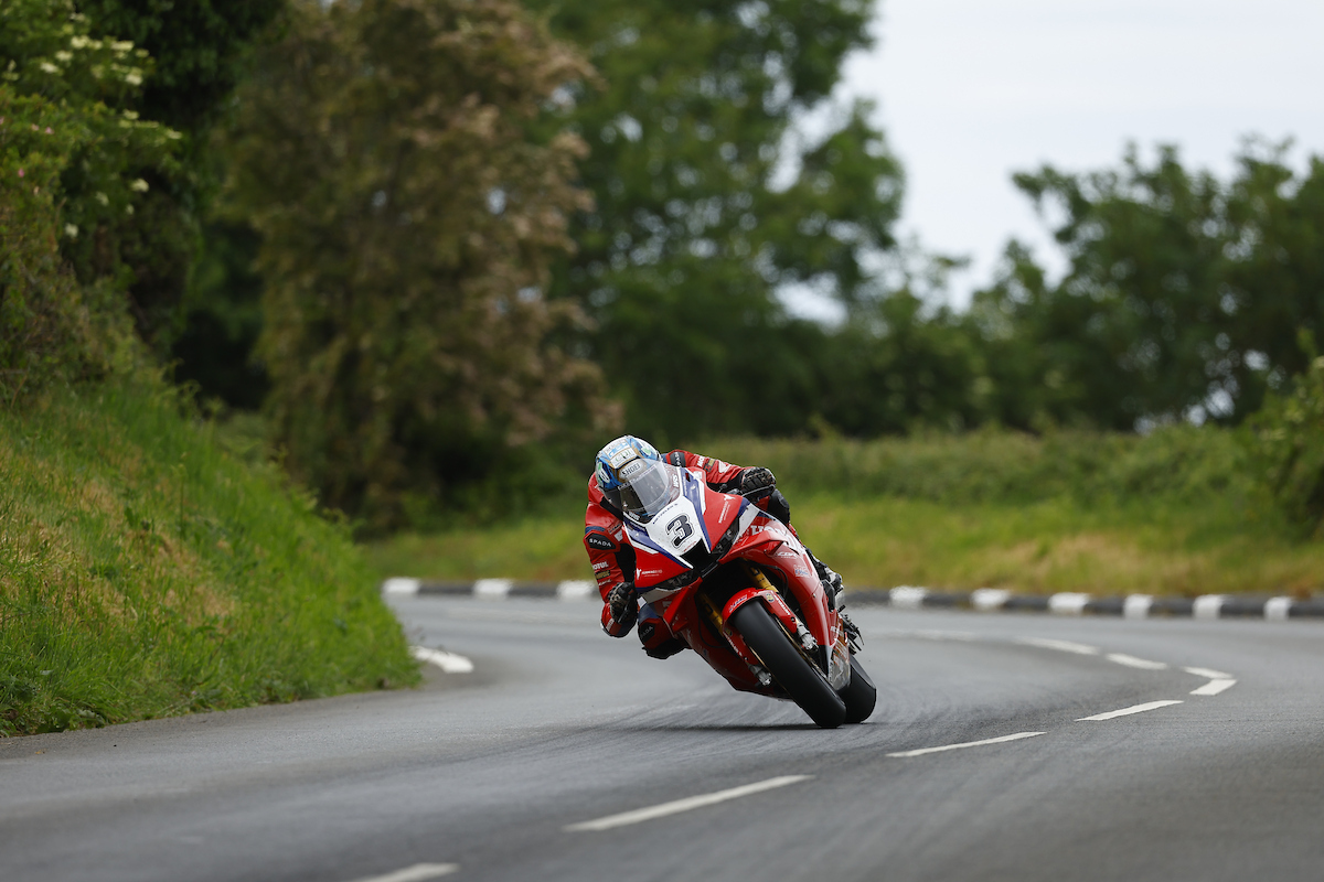 HondaRacingGLB's tweet photo. 🏁🥇 First Superbike TT victory for @deanharrisonTT ! 
#tt2026 #isleofmantt https://t.co/2FqXSZ2e9X