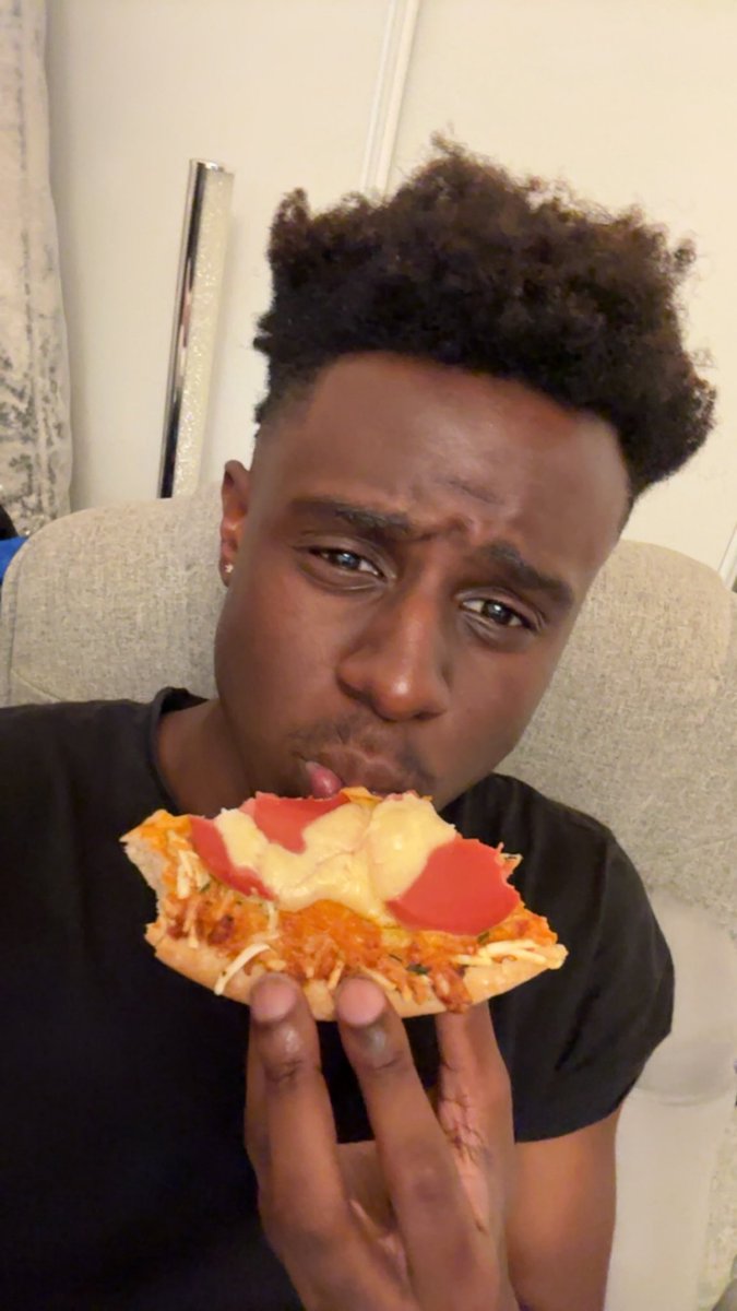 oreapv's tweet photo. 🍕#LGBTQIAOurMonth https://t.co/Ka58ybNkVI
