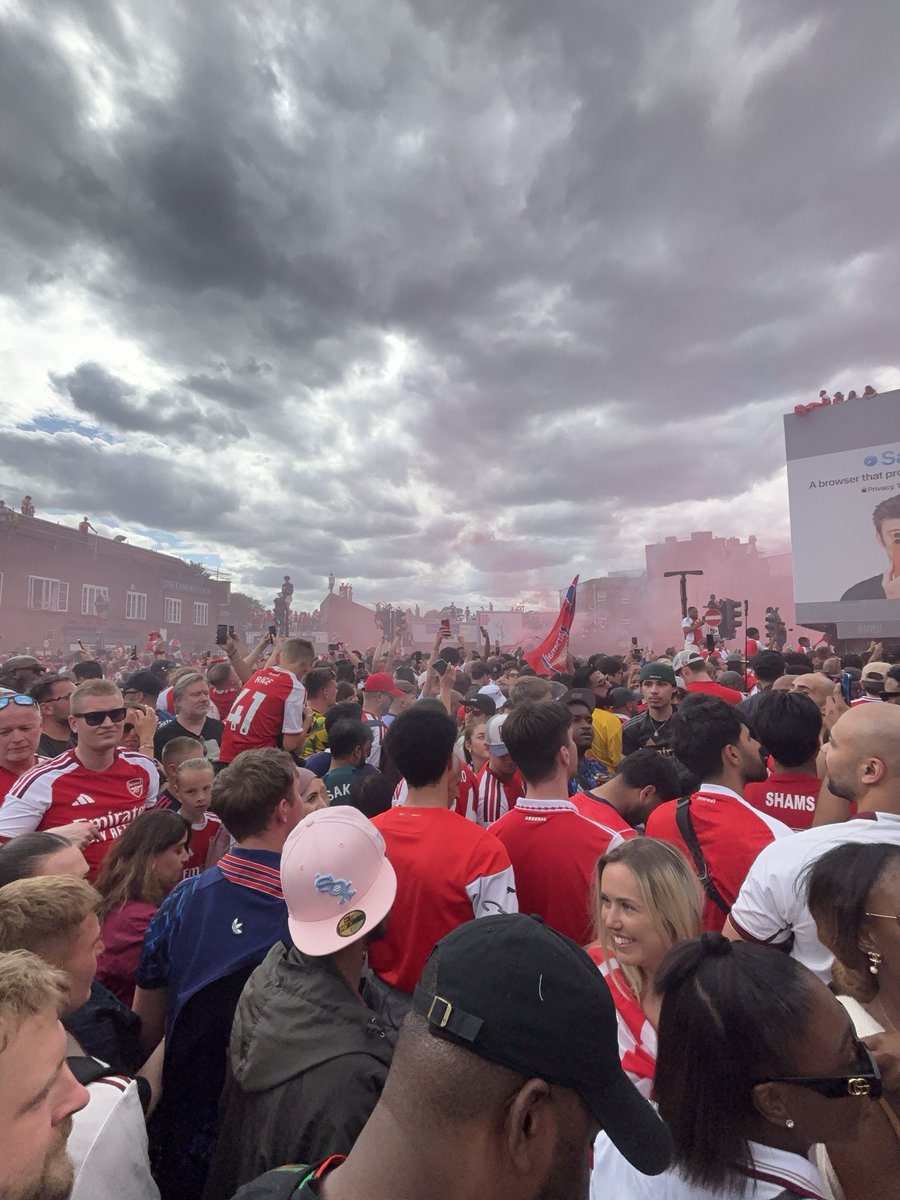 ahappybard's tweet photo. great parade #UpTheArse https://t.co/as8fLvr6nM