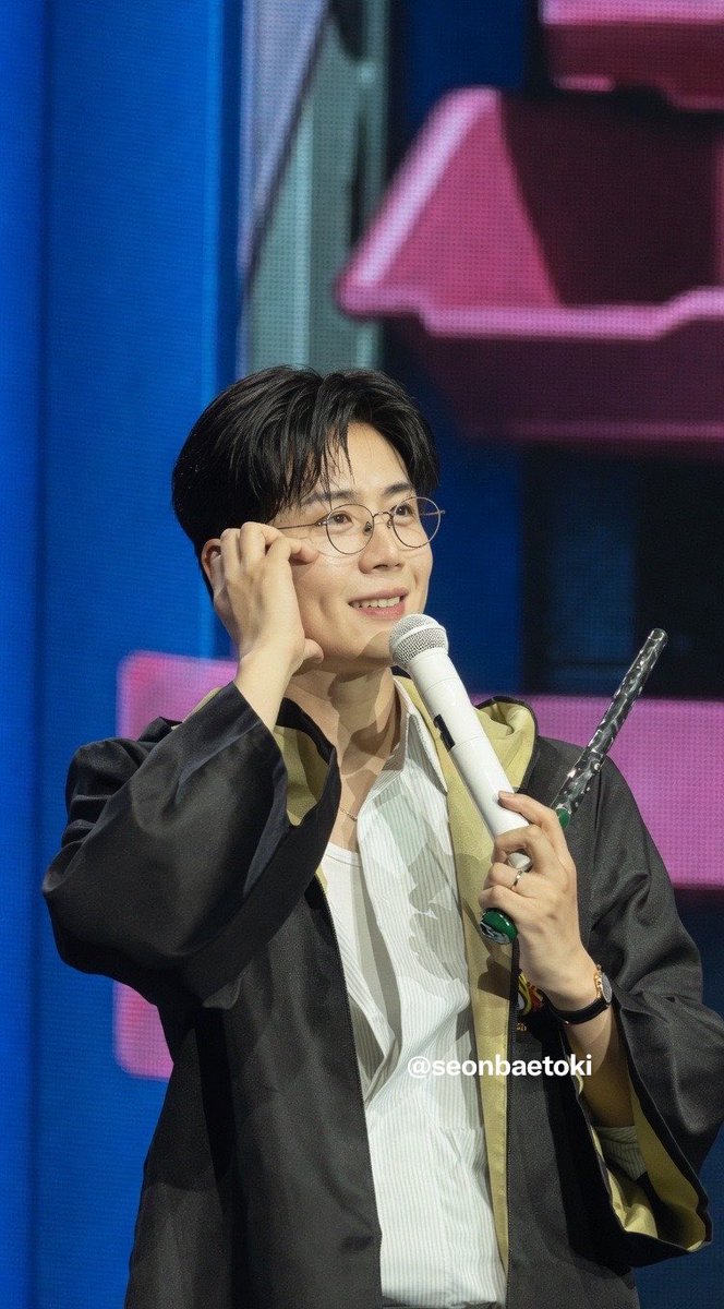 seonbaetoki's tweet photo. My XL Potterhead wearing a small-sized Hufflepuff robe lol 

#김선호 #KIMSEONHO
#LOVE_FACTORY_ASIATOUR 
#LOVE_FACTORY_in_Manila 
#KimSeonHoInManila2026 https://t.co/nhLANtIS0g