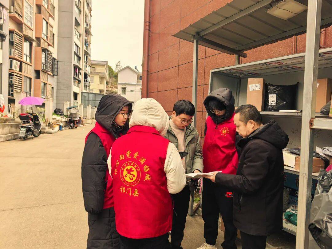 DavidSamiri's tweet photo. Just finished 2 days at the community food bank, sorting 500+ meal packs for neighbors in need—small hands, big hearts make a real difference! ， https://t.co/nonljWWMtO