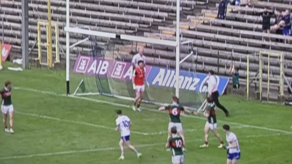 cormacpro's tweet photo. Umpires consulted, the man in the best position called it, ref was right there too. Non-story, move on. https://t.co/GFGrIAeqgW