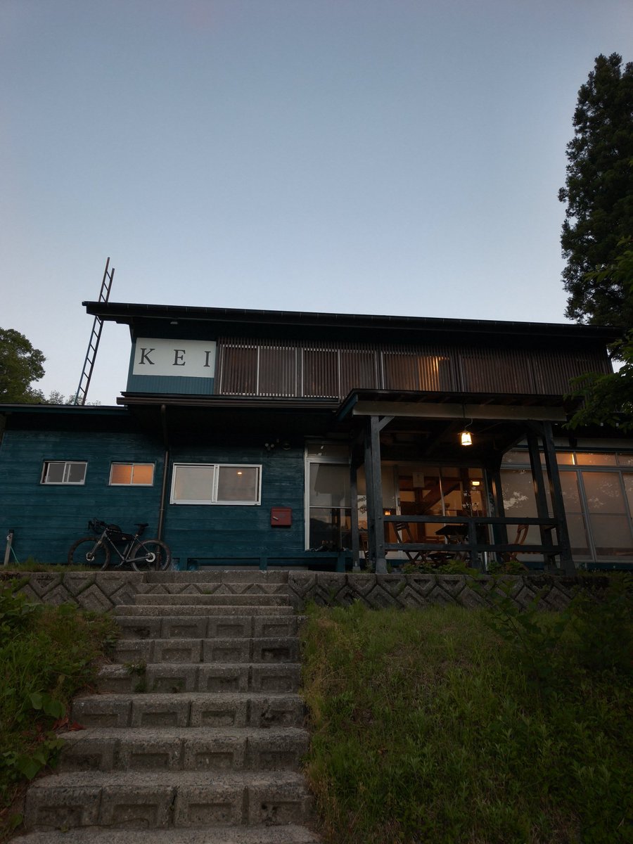 deniresin's tweet photo. ドミトリーの広さも十分あってトイレ、シャワー、共有スペースへの導線もすごくシンプルで分かりやすく、清潔で凄く考えられた素晴らしいゲストハウスKEI。 https://t.co/d0zUCMHBRT