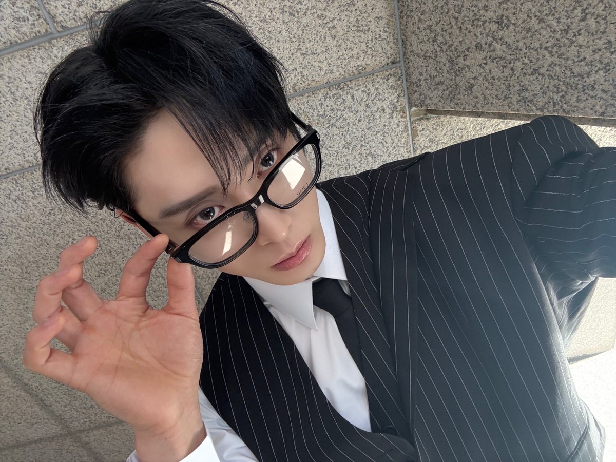 woongmail's tweet photo. 📸 260601⋅ 01:00

🦋 [photo x8]

🦋 getting off work now you worked hard🖤 https://t.co/AhpJRkQm3z