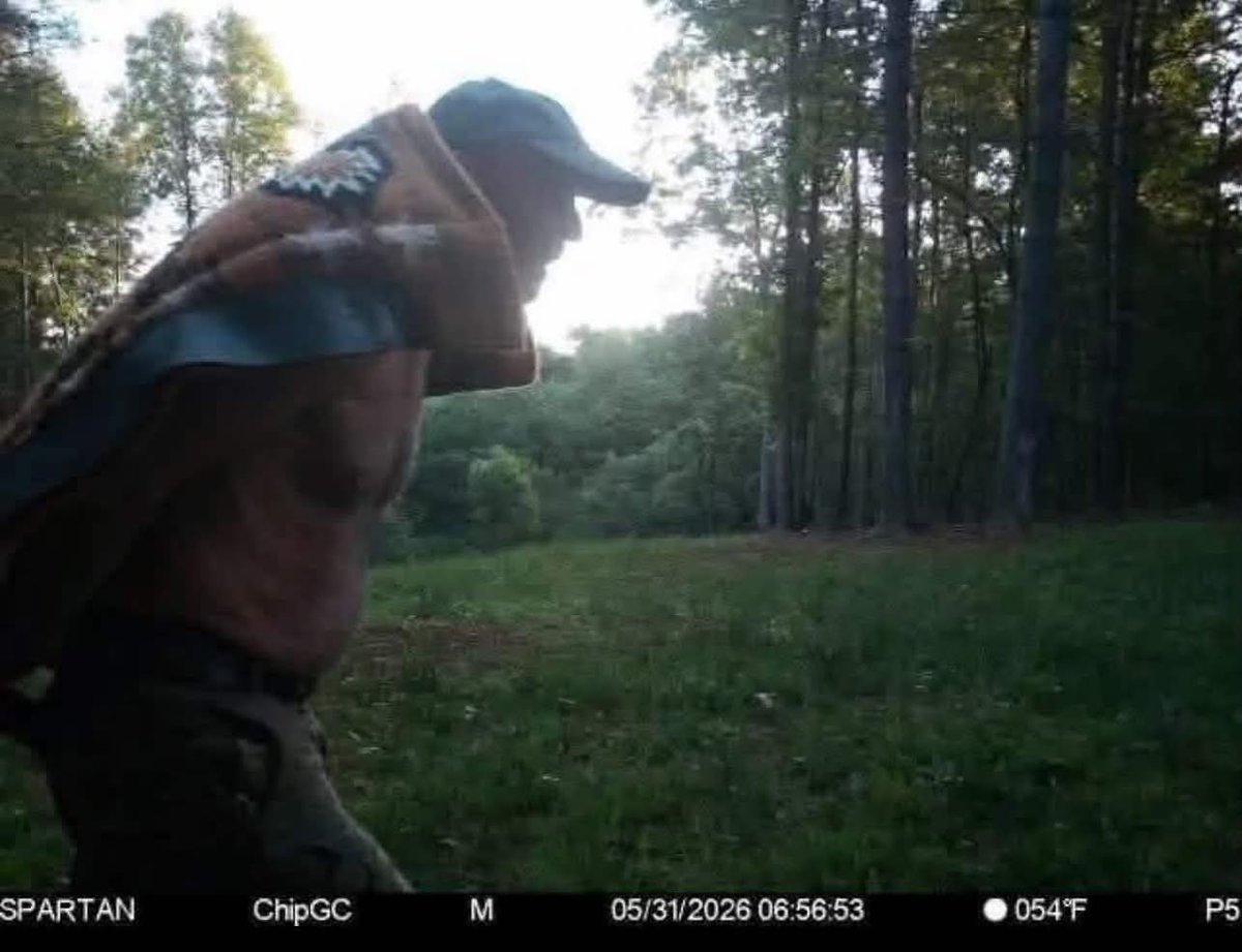broadcastben_'s tweet photo. Michael Puckett was allegedly caught on a trail camera in North Carolina, just south of where Deputy Utt was killed near the Virginia border (per the Wytheville, NC Police Dept.) https://t.co/TeAVR43WRt

"Update Sunday May 31st at 1:50pm:
Suspect spotted on wildlife game camera in Surry County North Carolina at 6:56am, Greenhill Road, north of Mount Airy."