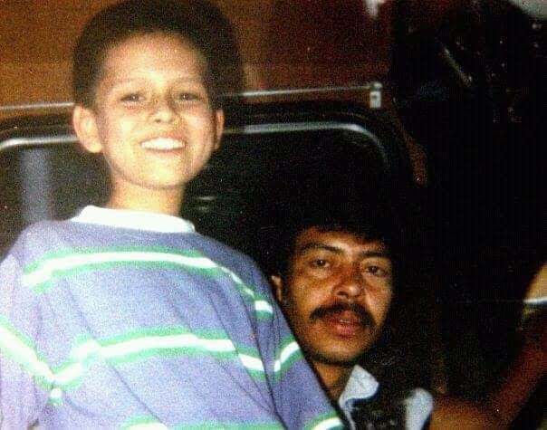 MartinezVox's tweet photo. Hoy hace 37 años un equipo de puros criollos nos daba la alegría más grande a un país y a miles de niños que amábamos el fútbol.
Ese día René Higuita, mi ídolo eterno fue el gran héroe de la noche.
El #1 por siempre, te amo loco querido @higuitarene https://t.co/nJzz06YQ2y
