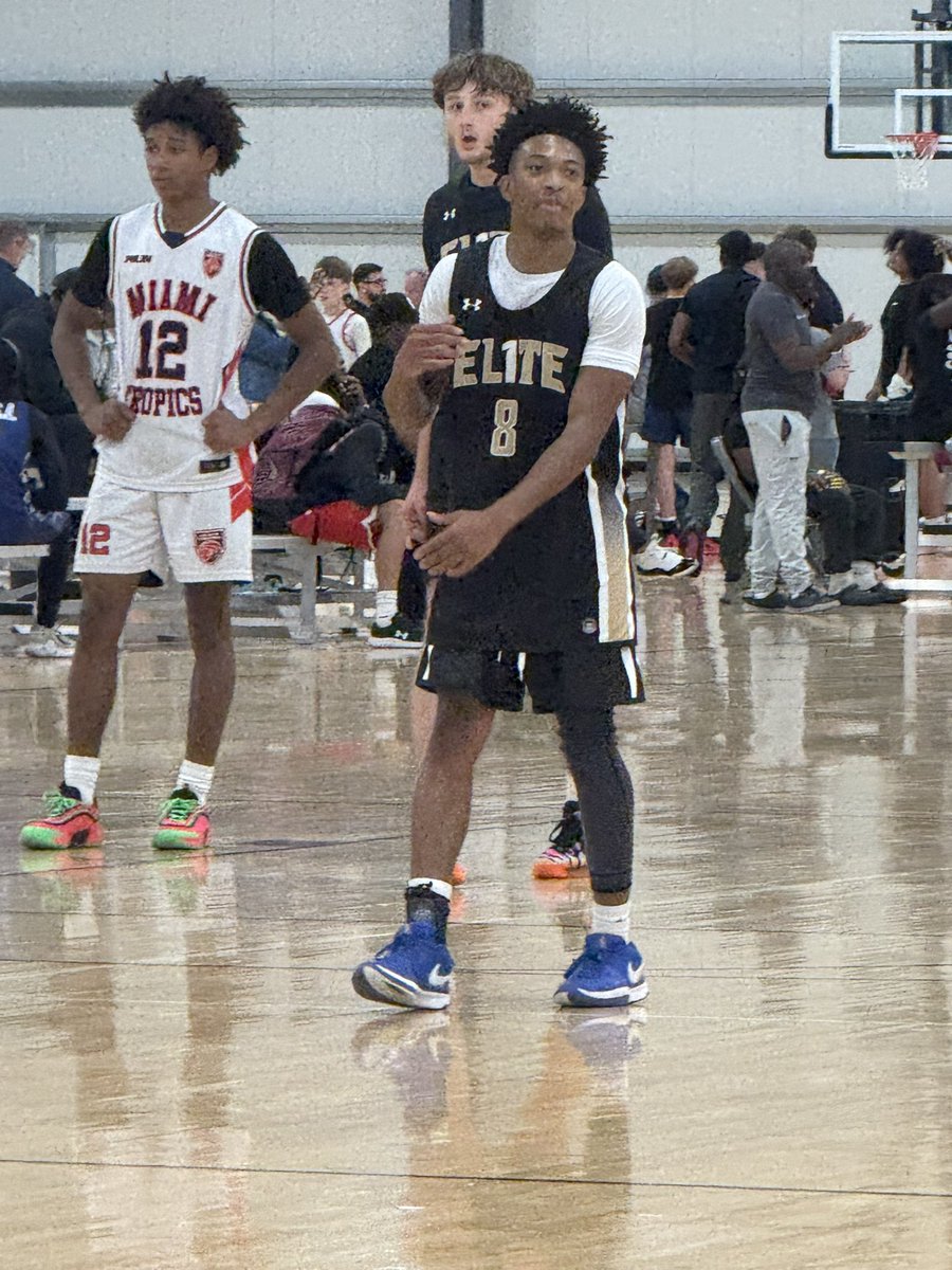 BigShotsGlobal's tweet photo. Mike Jones of @Elite1hoops is hot in the 17U SLAM title game at #VBJam. A top available PG in Carolina’s 2026 class is back on the court and starring once again at #BIGSHOTS. 
Jones IS BACK now with 18 points https://t.co/oUOWMOLfS7