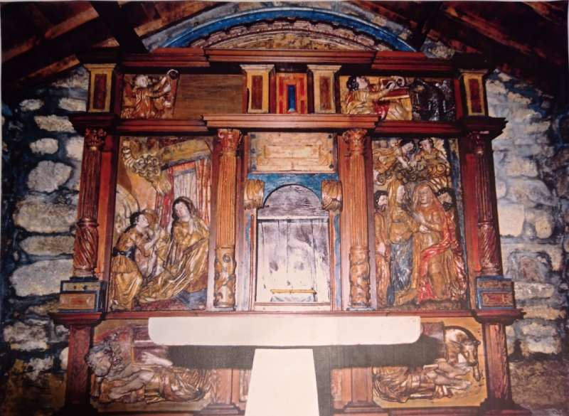 ViaLethes's tweet photo. 💒⚒️🎨La capilla de la Anunciación en Lantemil (#Entrimo, #Ourense) conserva el único retablo de estilo artístico #manuelino de #Galicia.

Esta valiosa obra de #arte data de principios del siglo XVI y se vincula al gran maestro Nicolás de Chanterenne

👉https://t.co/3BhbrjpbmC https://t.co/XRtsCuYcja