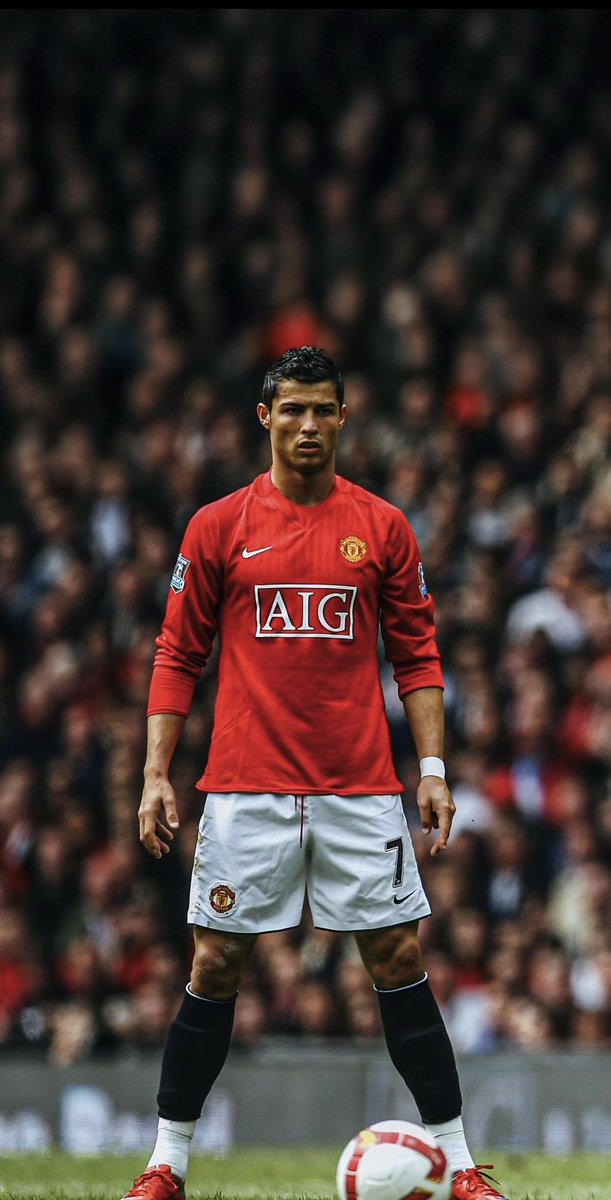 fuad_197's tweet photo. @Cristiano فقط فوز بكأس العالم وبعدها ننام بسلام https://t.co/T6r4187y9i